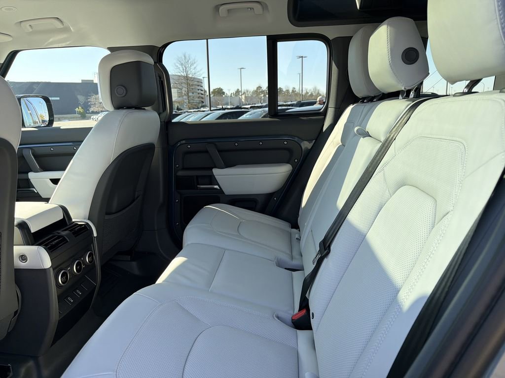 New 2026 Land Rover Defender 110 X-Dynamic SE image 12