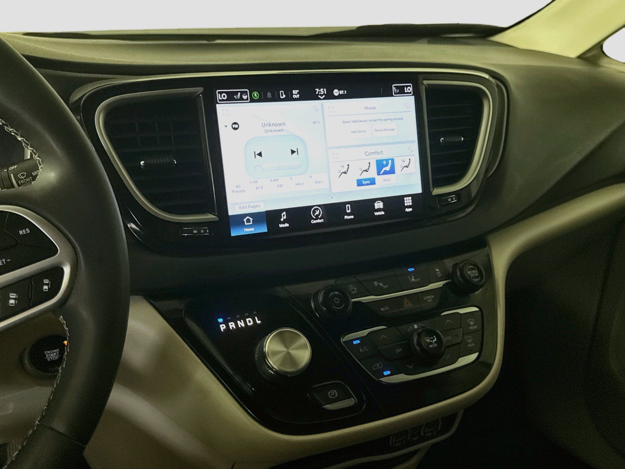 Used 2023 Chrysler Pacifica Touring-L FWD image 18