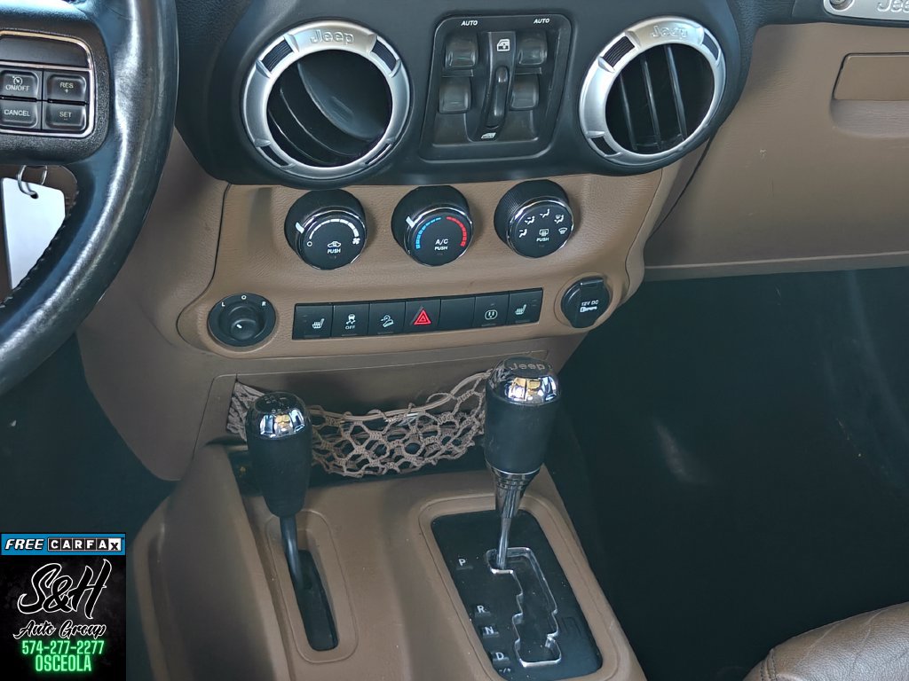 Used 2014 Jeep Wrangler Unlimited Sahara w/ Connectivity Group AWD/4WD image 8