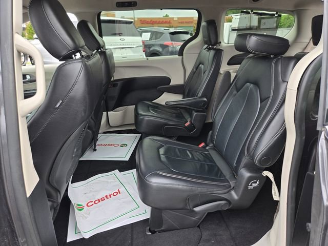 Used 2022 Chrysler Pacifica Touring-L FWD image 12