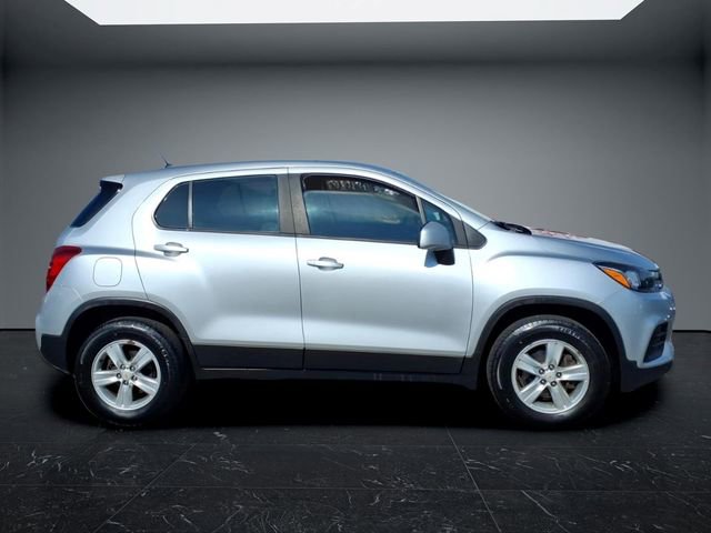 Used 2017 Chevrolet Trax LS AWD/4WD image 2