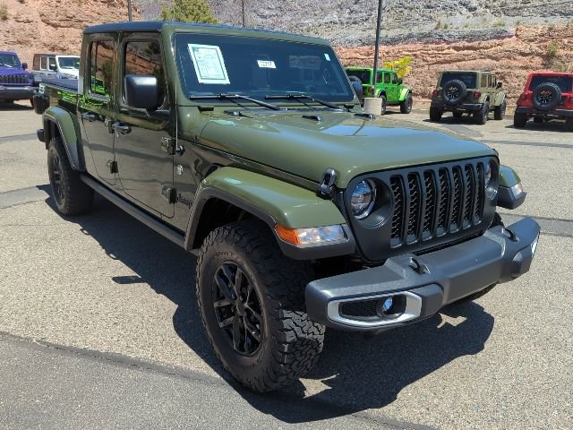 Used 2023 Jeep Gladiator Sport AWD/4WD image 3