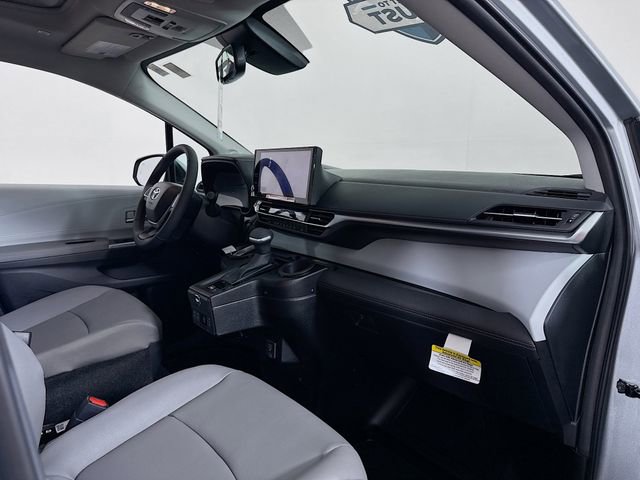 Used 2025 Toyota Sienna XLE w/ XLE Plus Package FWD image 25