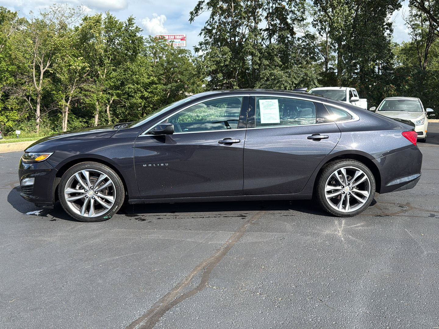 Used 2023 Chevrolet Malibu LT FWD image 2