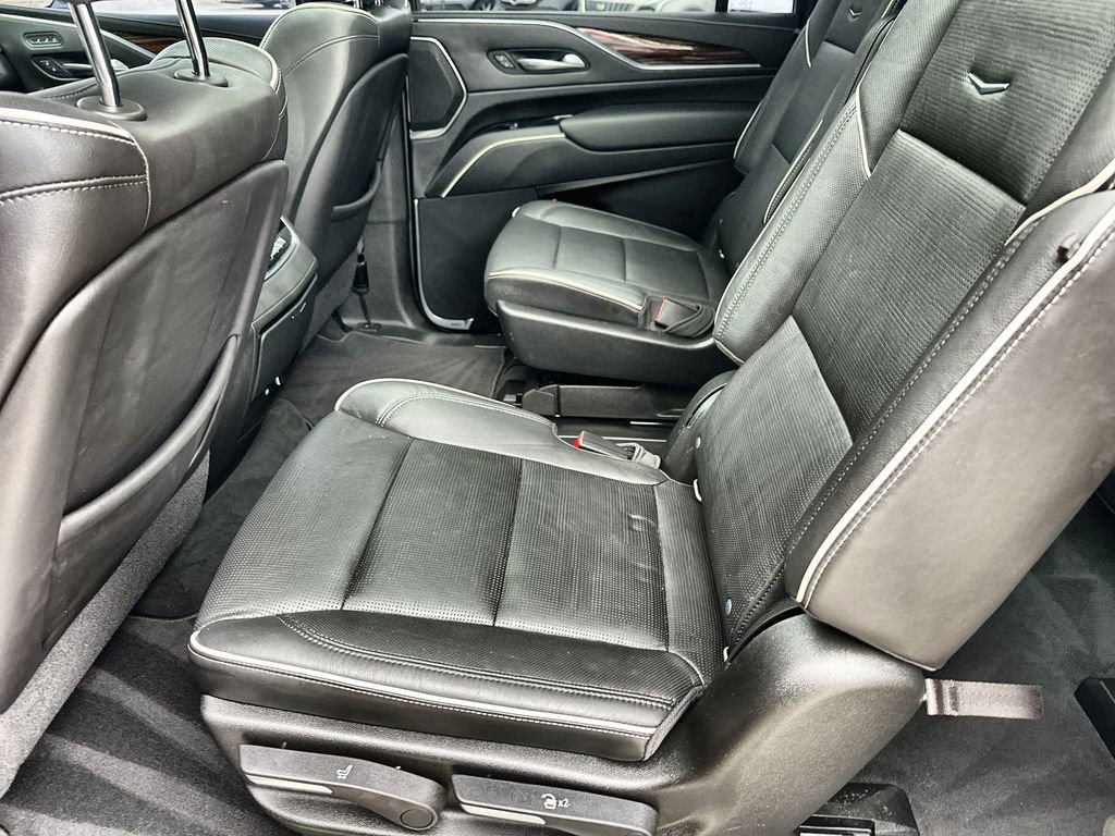 Used 2021 Cadillac Escalade ESV Premium Luxury w/ Performance Package AWD/4WD image 16