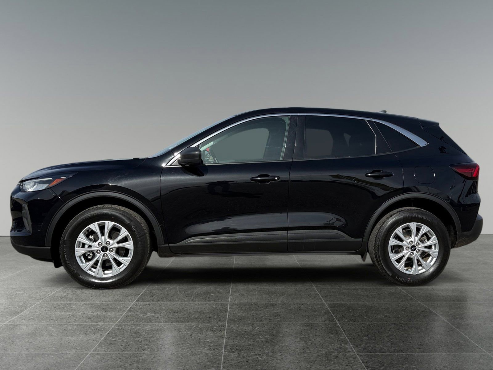 Used 2023 Ford Escape Active AWD/4WD image 2