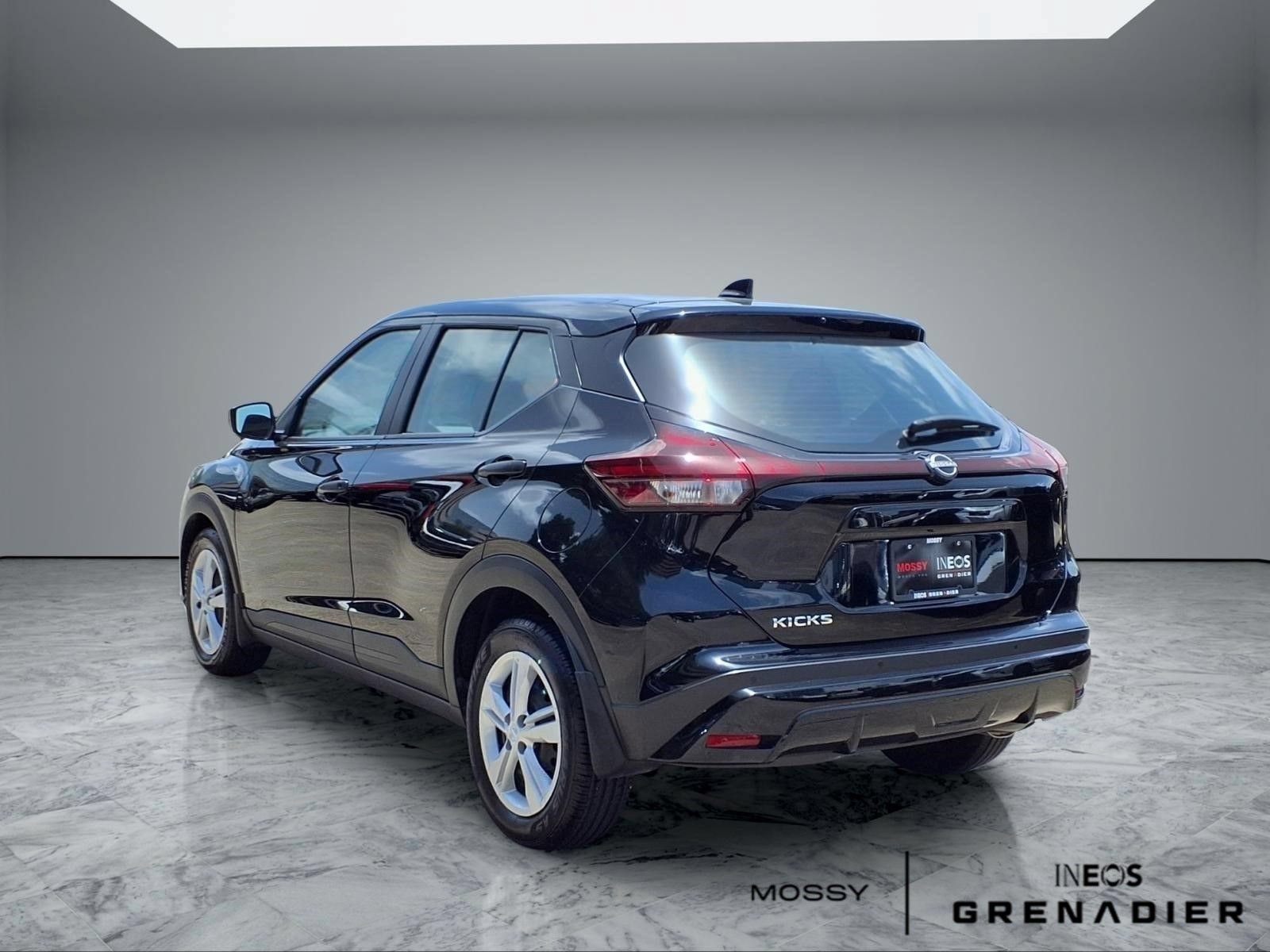 Used 2024 Nissan Kicks S FWD image 2