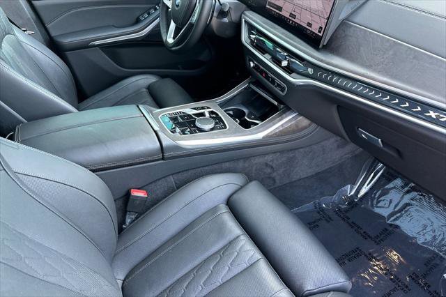 Used 2025 BMW X7 xDrive40i AWD/4WD image 16