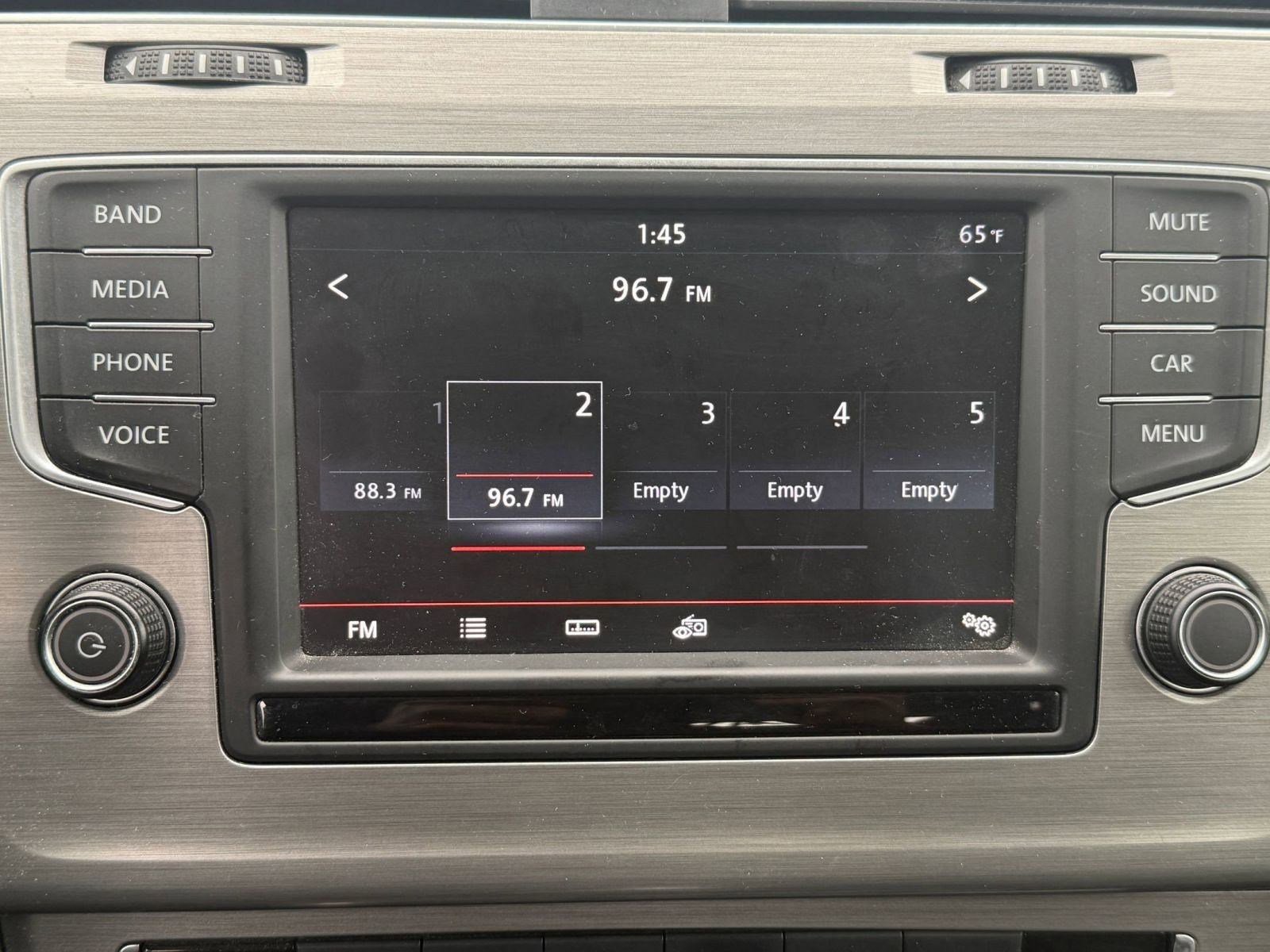 Used 2016 Volkswagen Golf S image 24