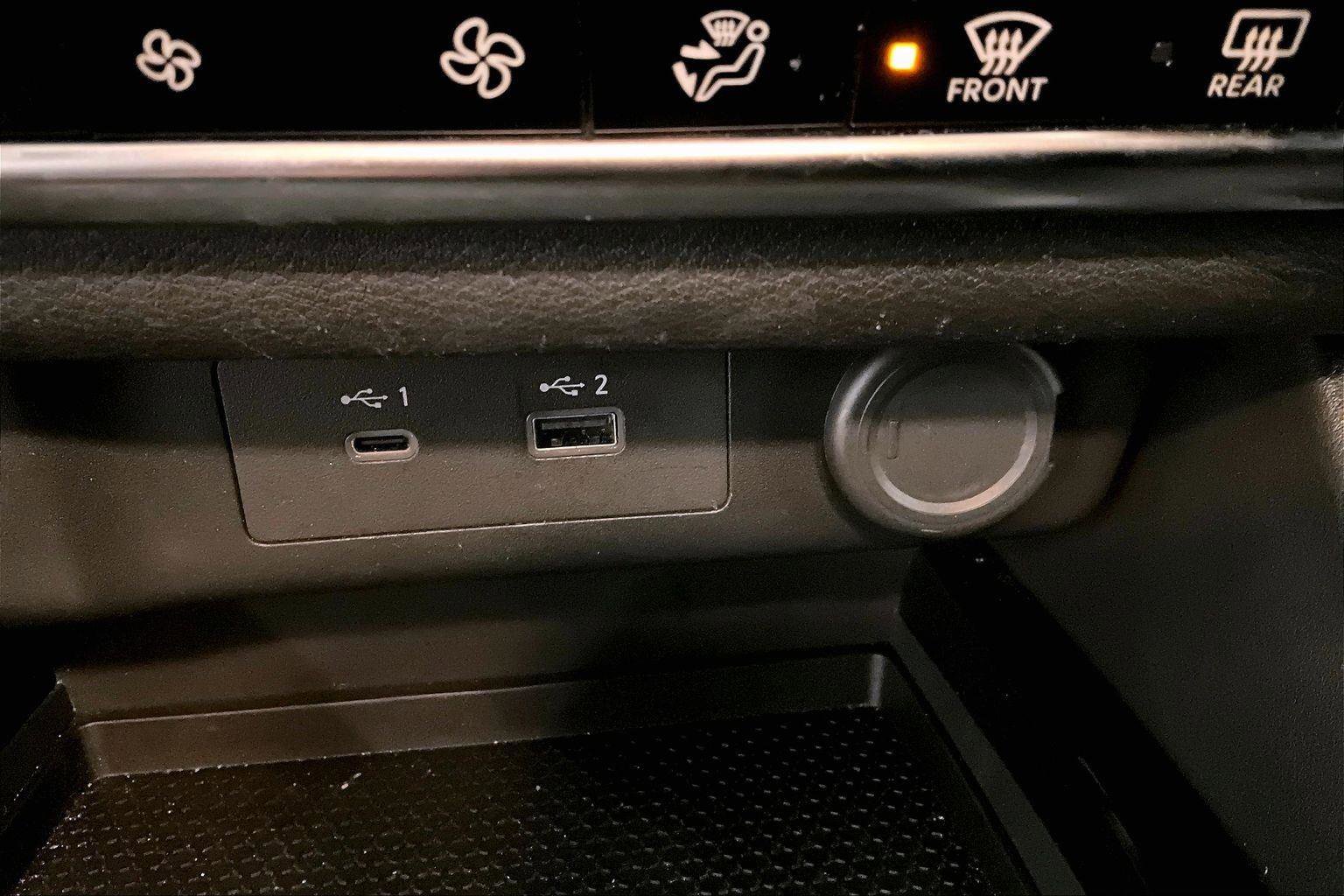 Used 2023 Nissan Rogue SV w/ SV Premium B Package image 31