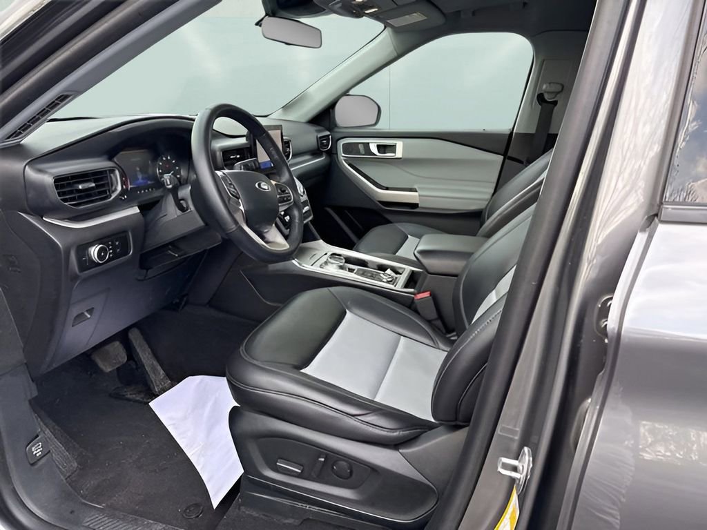 Used 2023 Ford Explorer XLT w/ Equipment Group 202A image 11