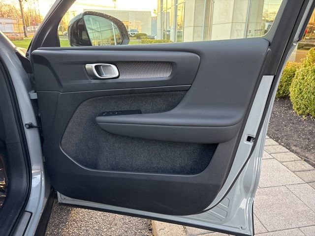 Used 2025 Volvo XC40 B5 Plus AWD/4WD image 15