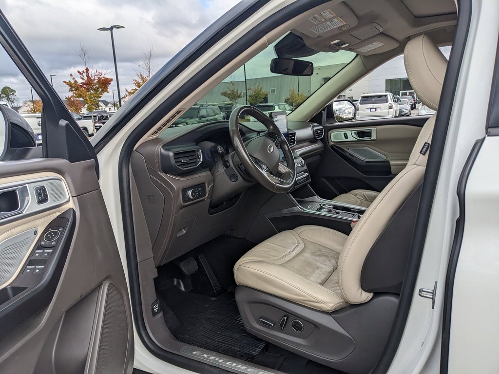 Used 2020 Ford Explorer Platinum w/ Premium Technology Package image 38