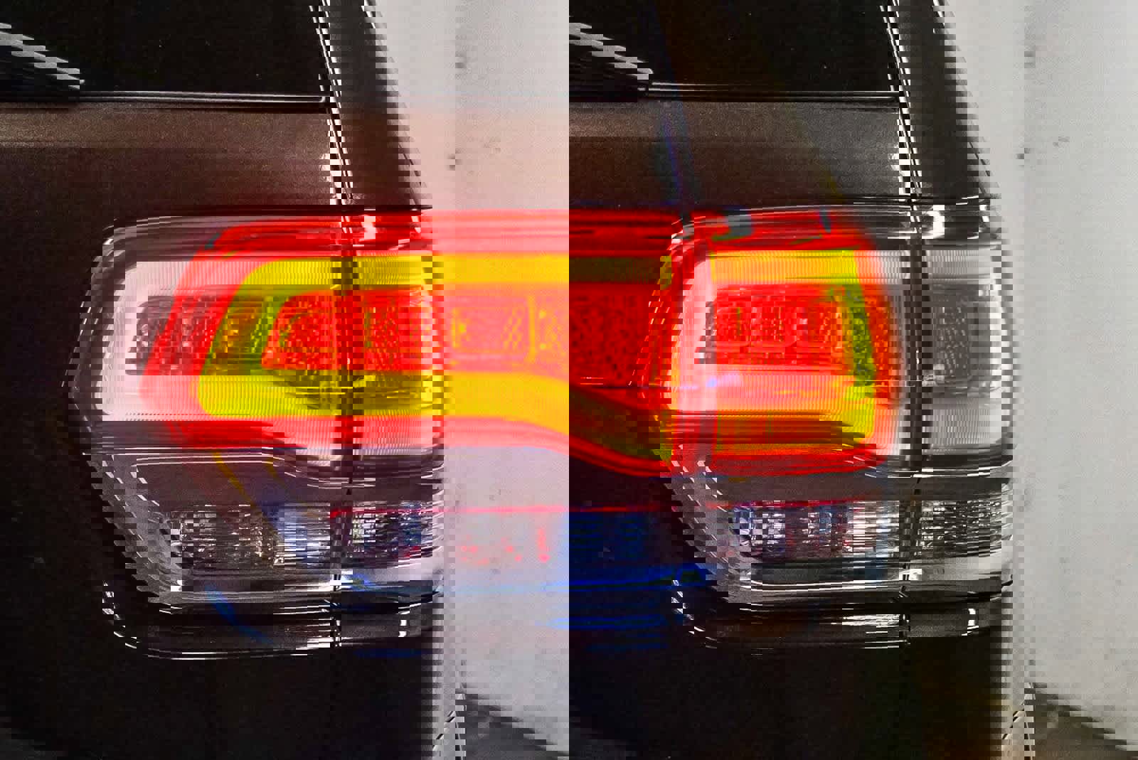 Used 2017 Jeep Grand Cherokee Overland image 11