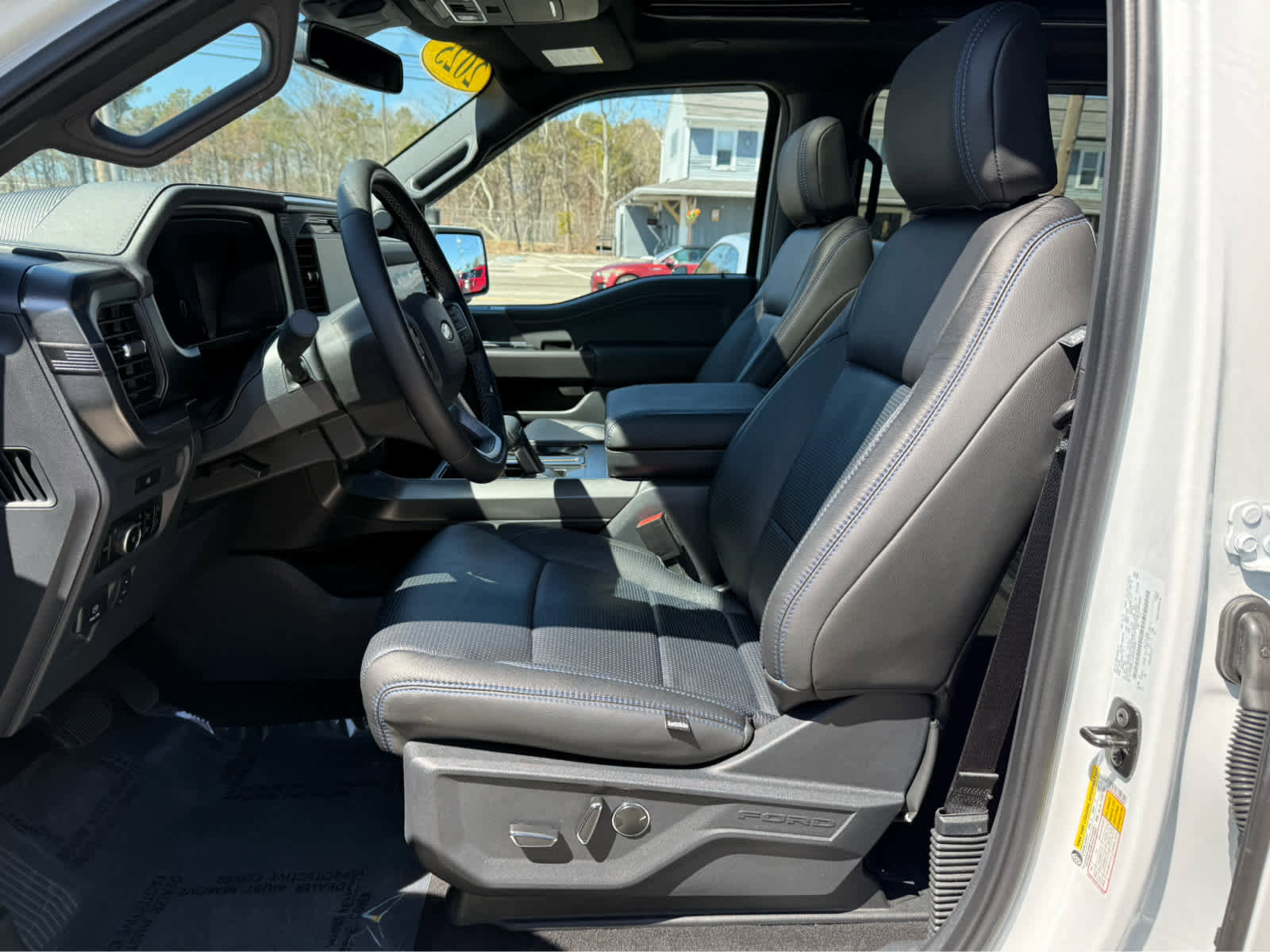 Used 2025 Ford F150 Lariat w/ Equipment Group 502A High image 12