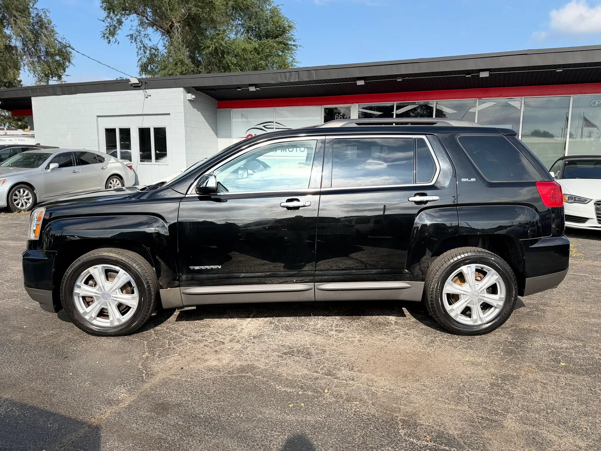 Used 2017 GMC Terrain SLE w/ Chrome Edition AWD/4WD image 7