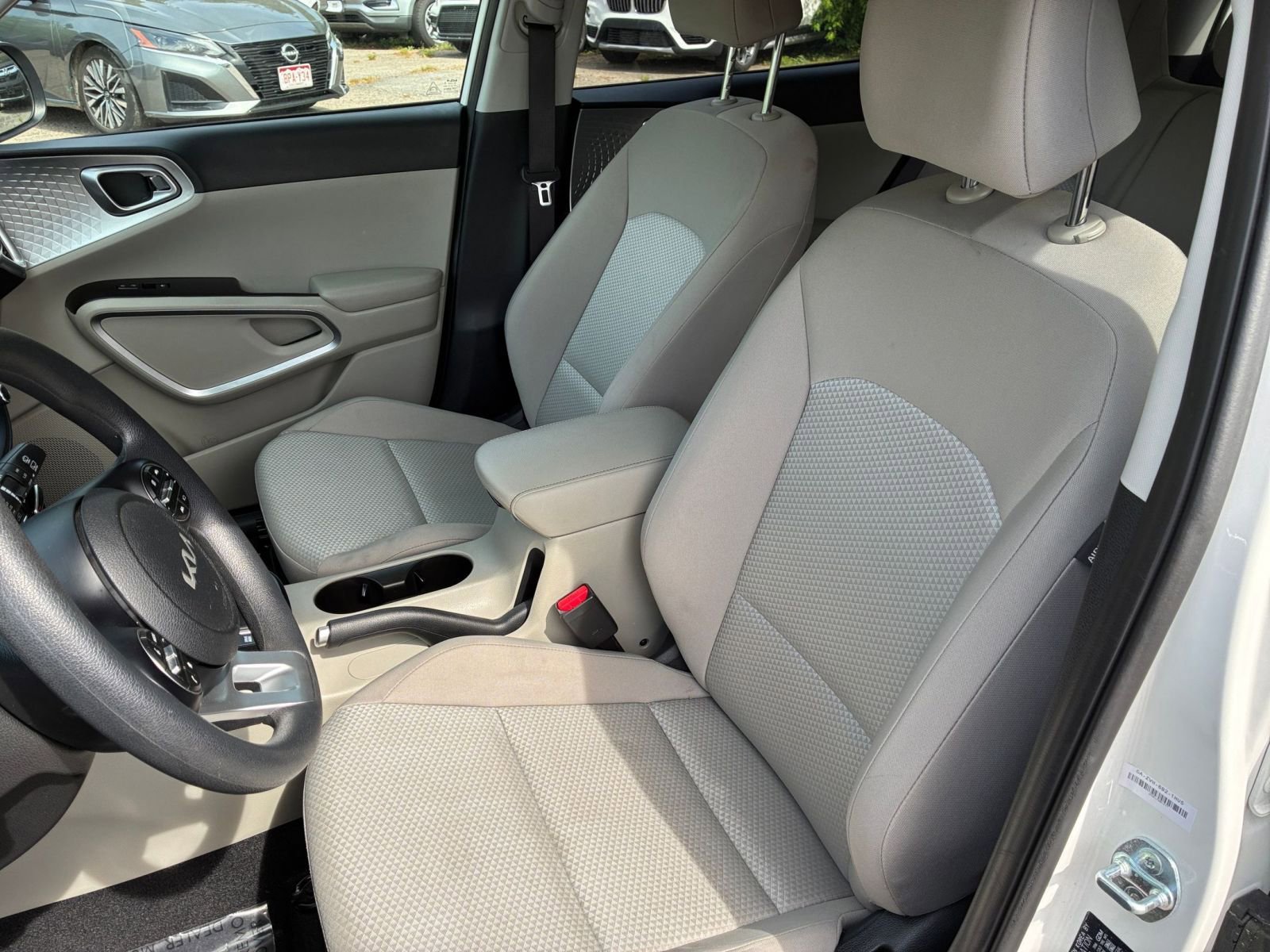 Used 2025 Kia Soul LX w/ LX Technology Package FWD image 33