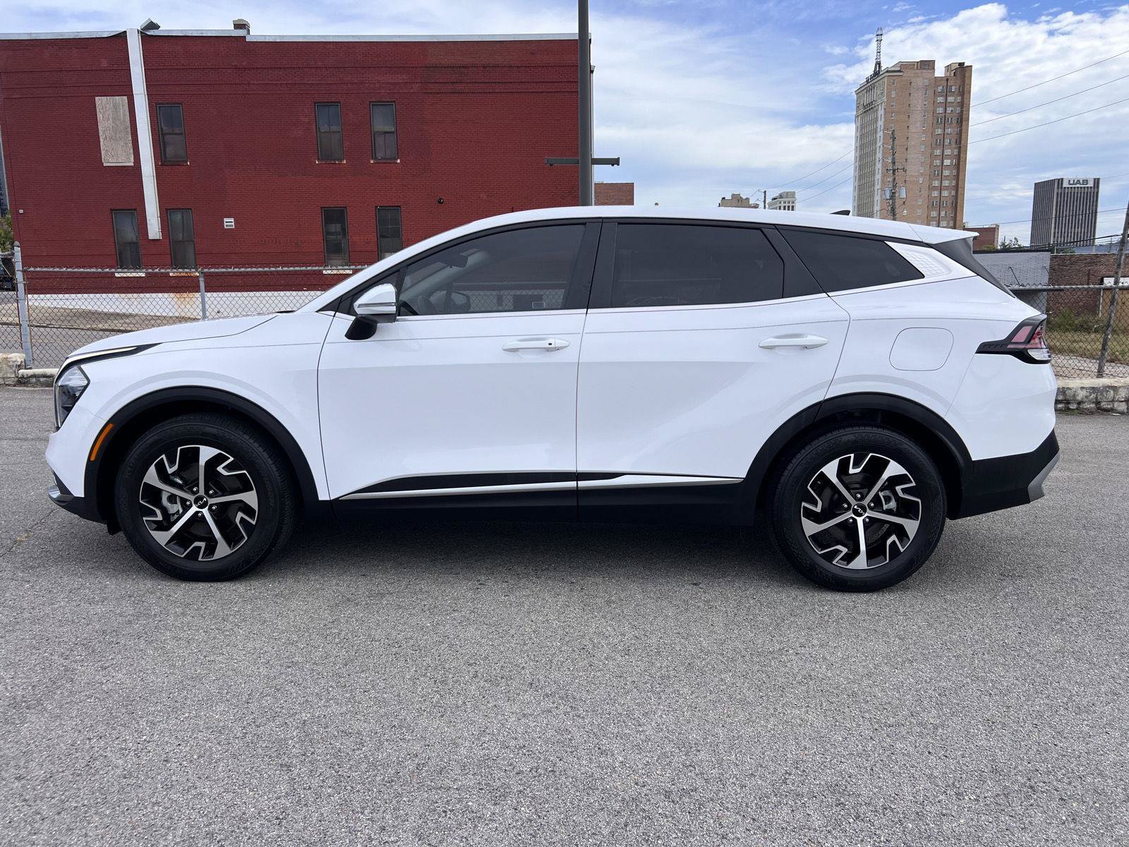 Used 2023 Kia Sportage EX FWD image 4