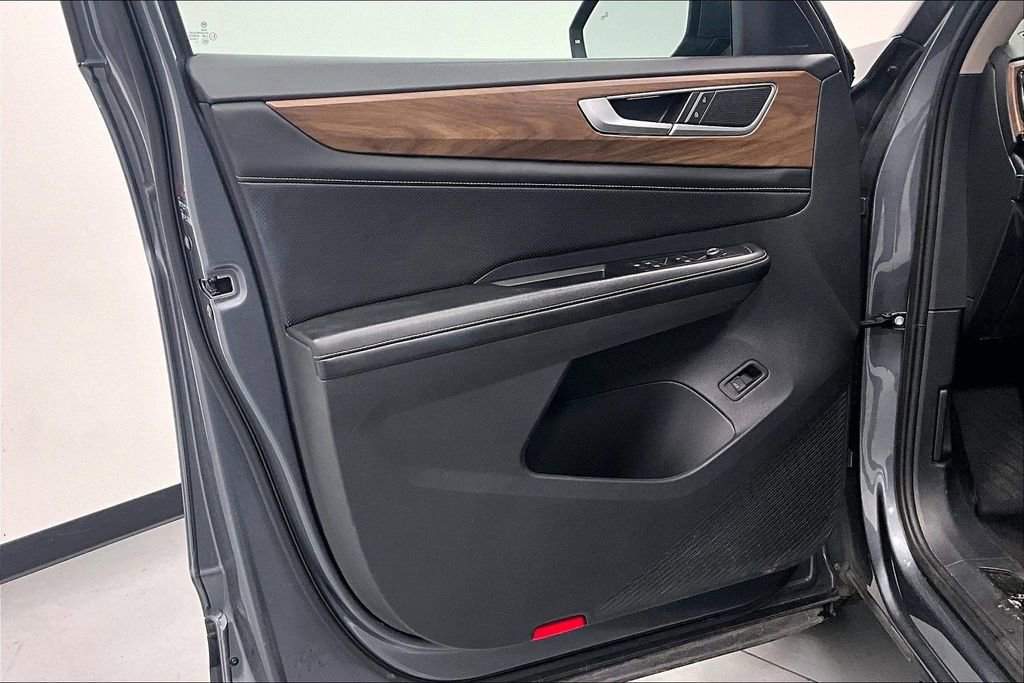 Used 2024 Volkswagen Atlas SE image 17