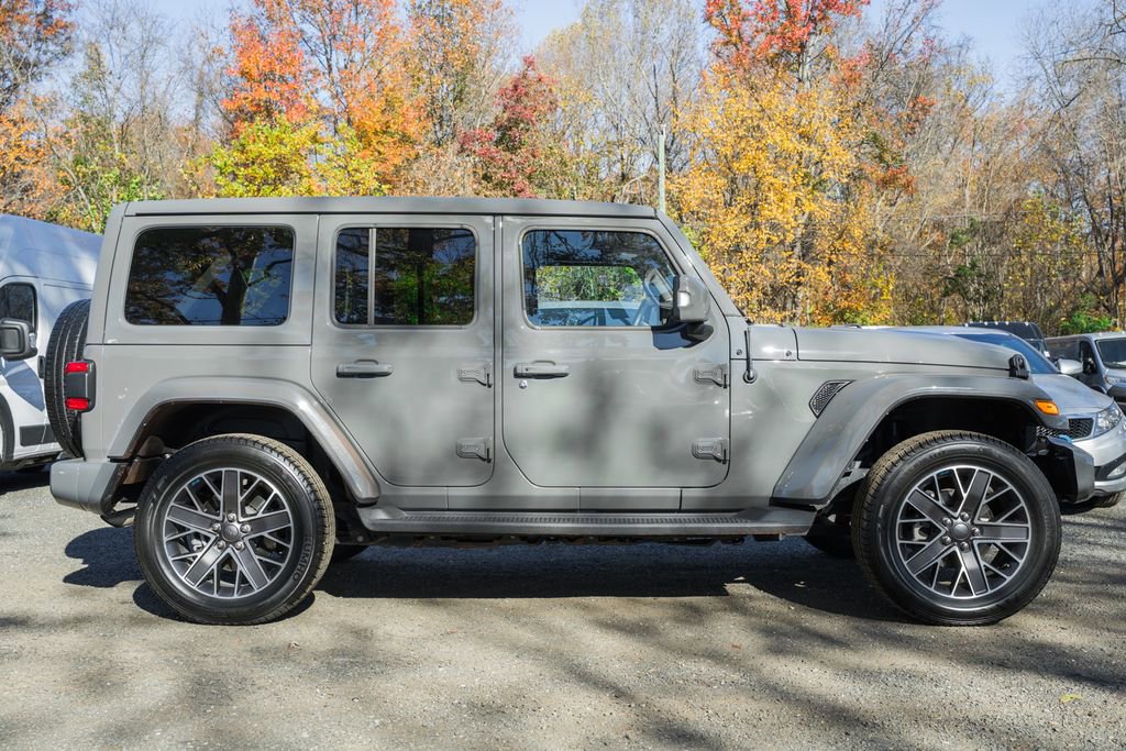 Used 2022 Jeep Wrangler Unlimited Sahara image 3
