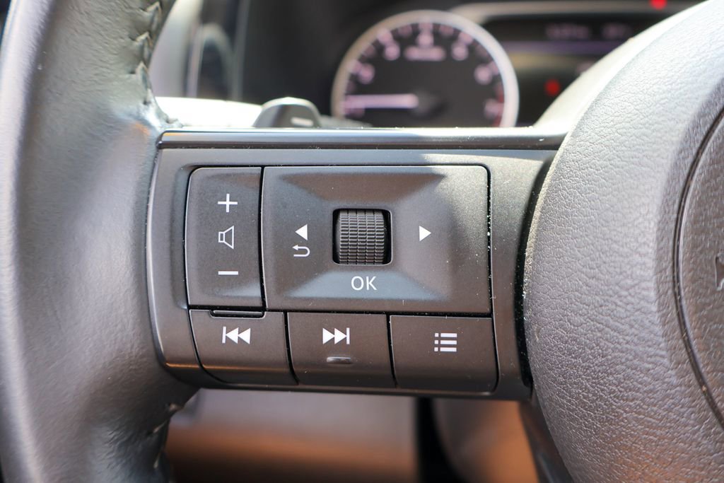Used 2025 Nissan Pathfinder SV FWD image 13