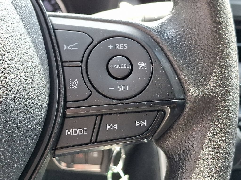 Used 2022 Toyota RAV4 LE AWD/4WD image 22