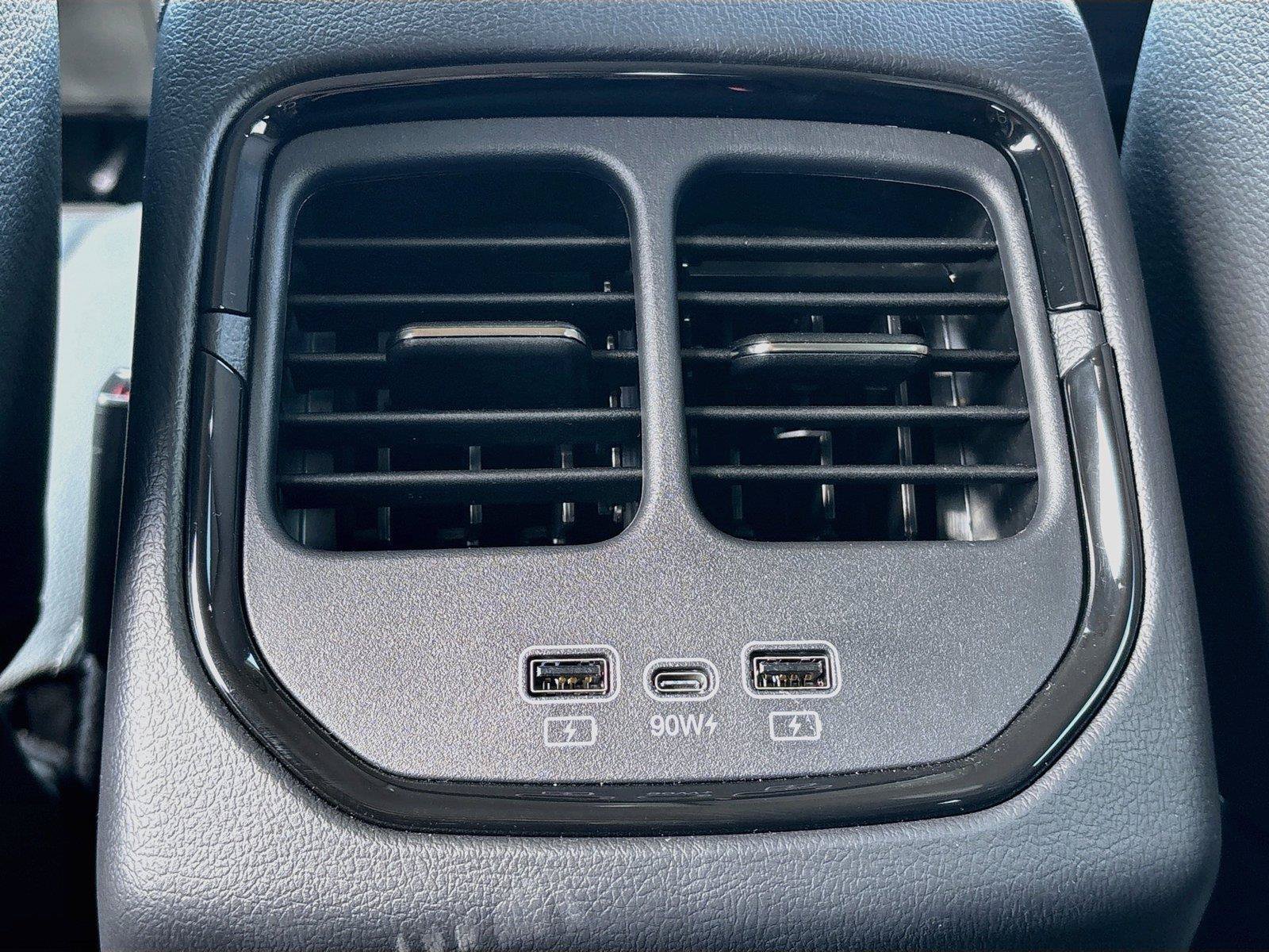 New 2027 VinFast VF 8 Eco AWD/4WD image 24