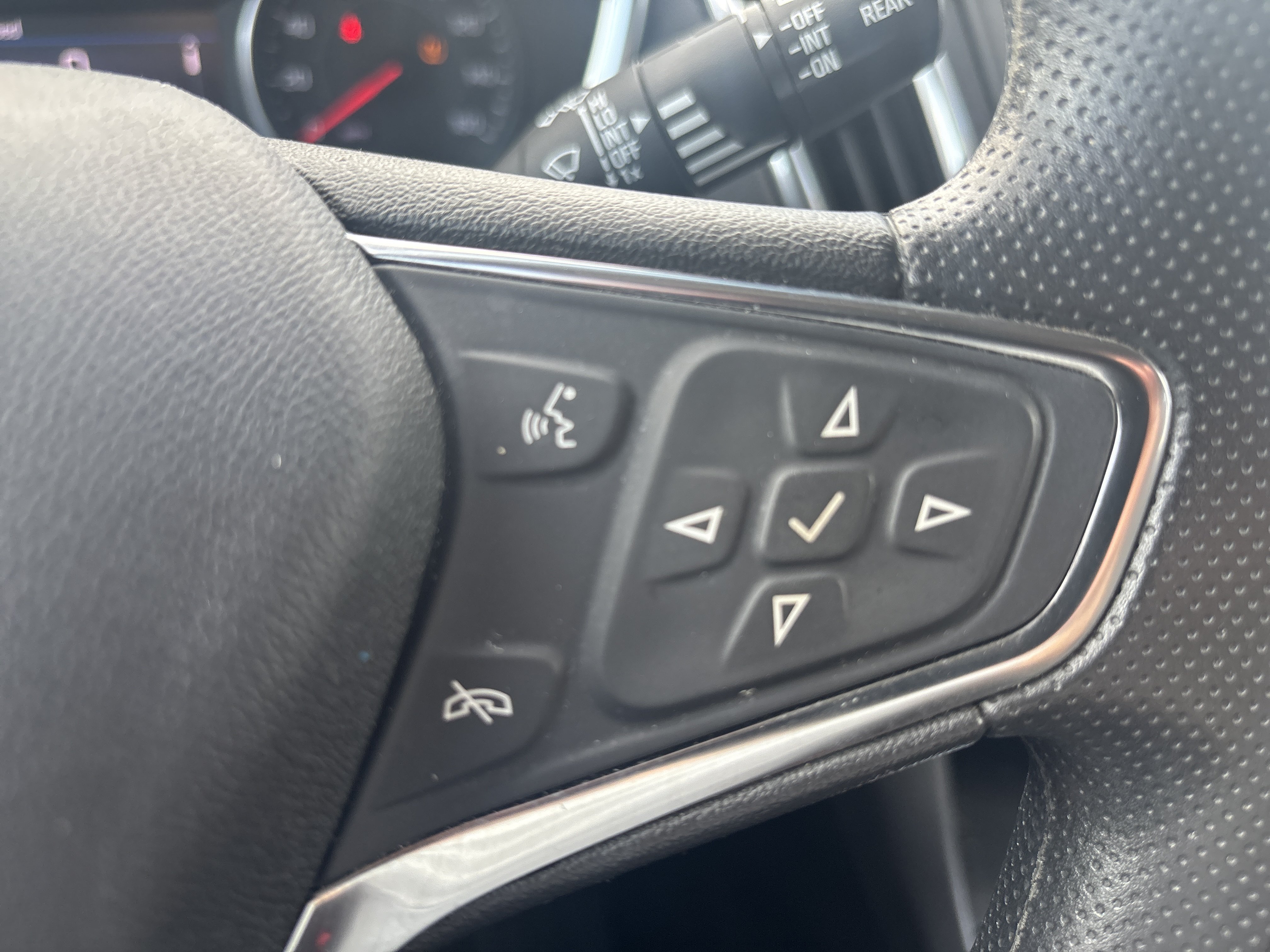 Used 2019 Chevrolet Equinox LT FWD image 16
