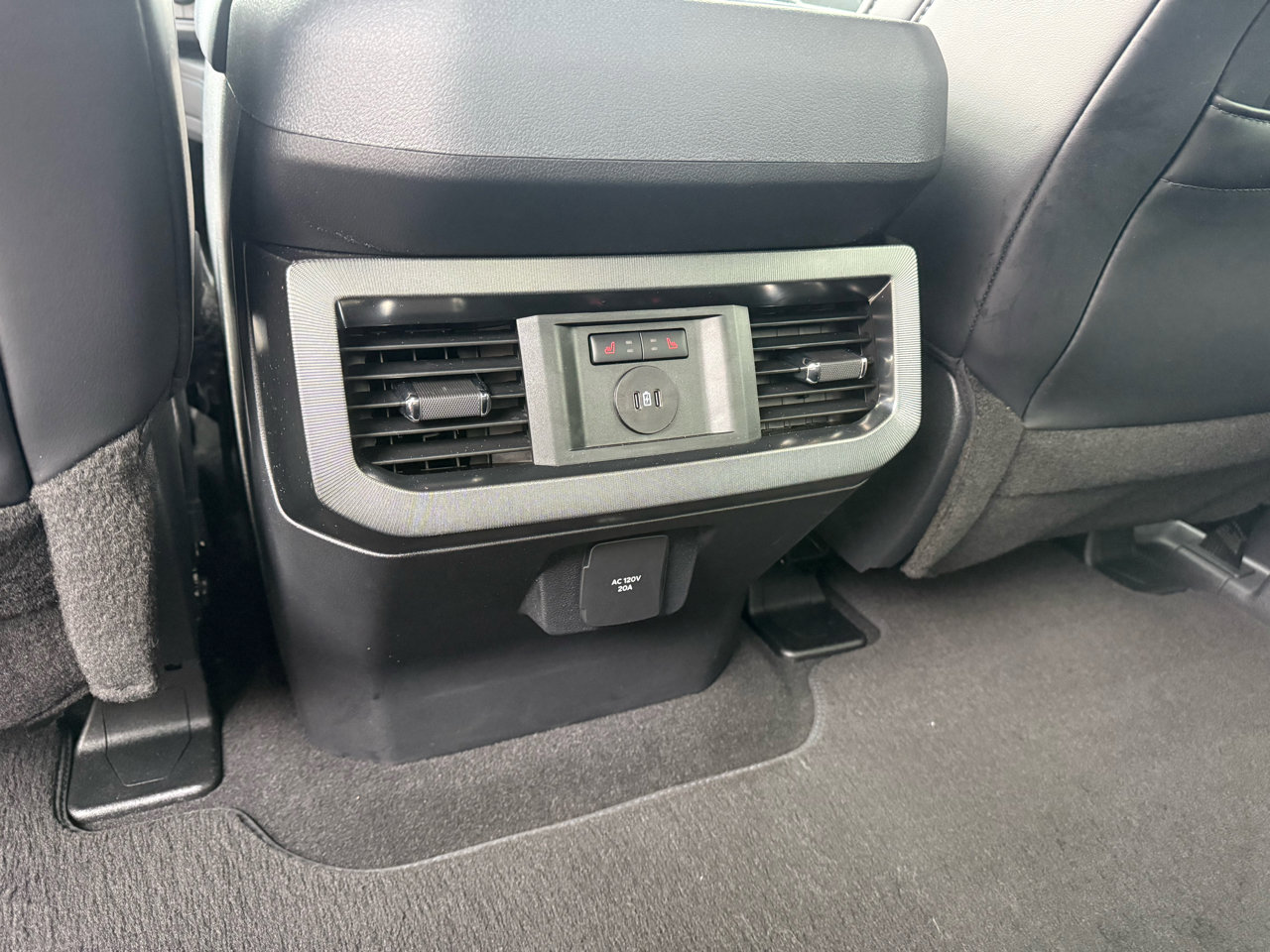 Used 2025 Ford F250 Platinum image 16