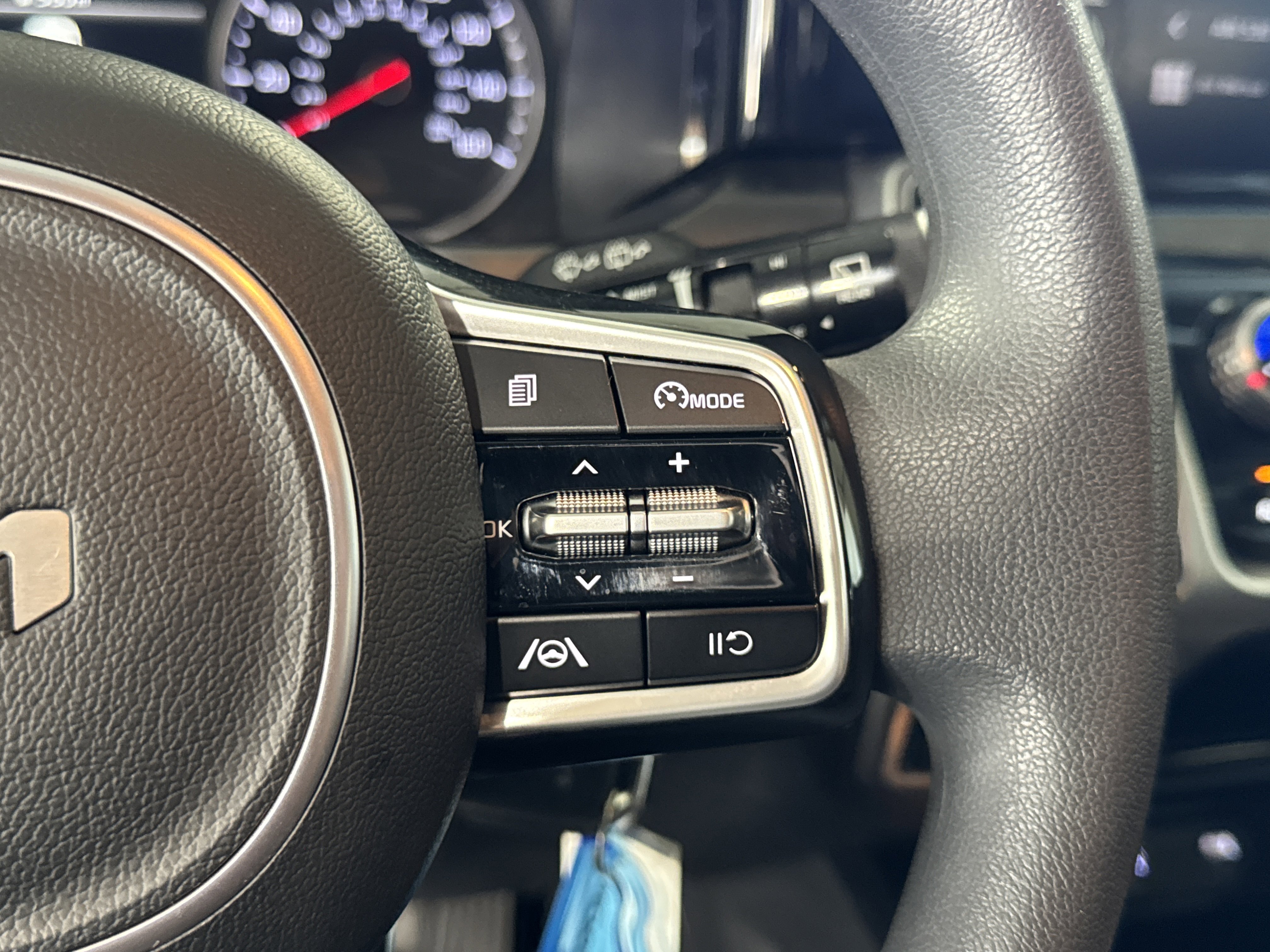 Used 2023 Kia Sorento LX image 22