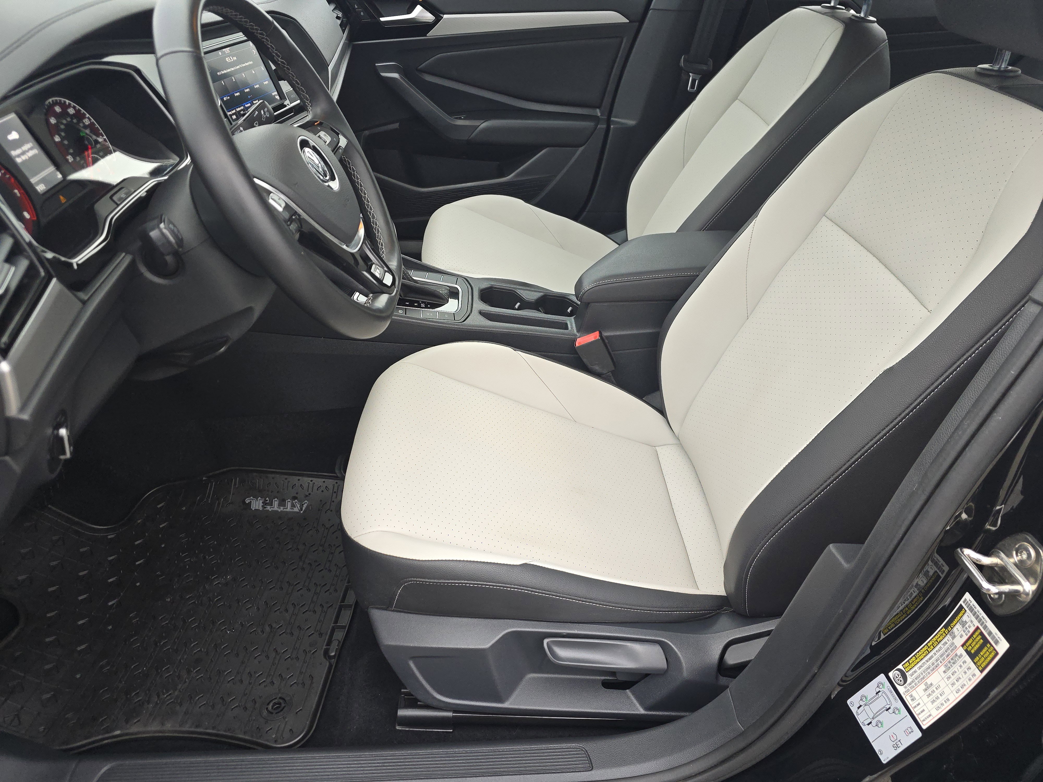 Certified 2021 Volkswagen Jetta R-Line w/ R-Line Cold Weather Package image 18