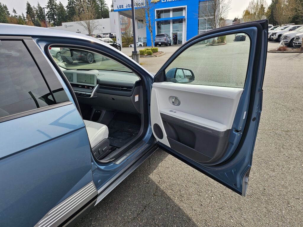 Used 2024 Hyundai Ioniq 5 Limited image 28