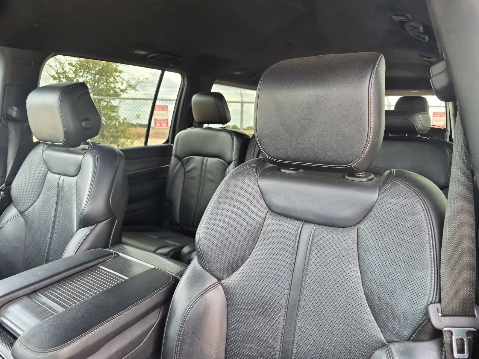 Used 2024 Jeep Wagoneer L Series II w/ Flexible Seating Group RWD image 13