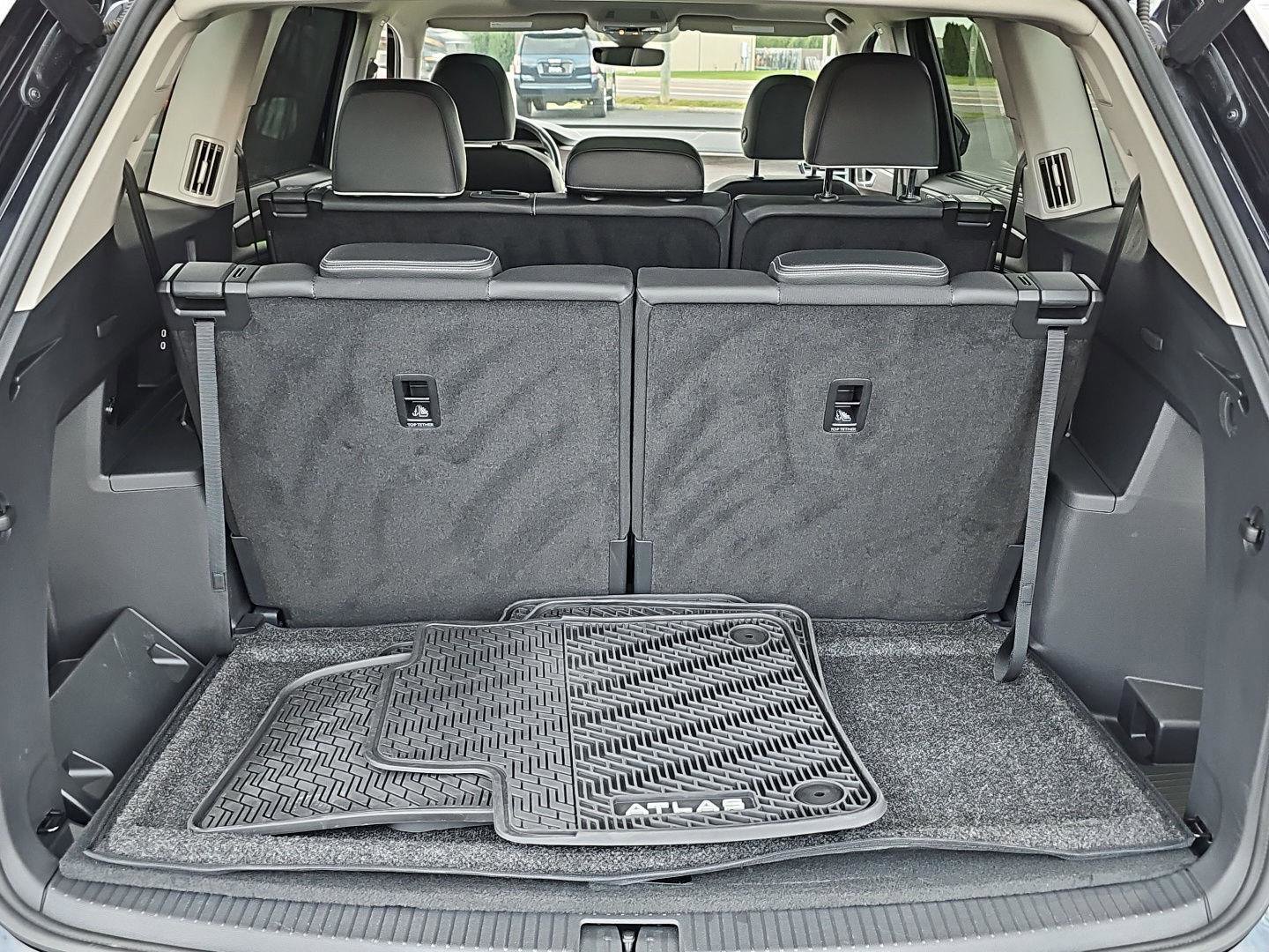 Used 2025 Volkswagen Atlas SEL Premium R-Line image 32