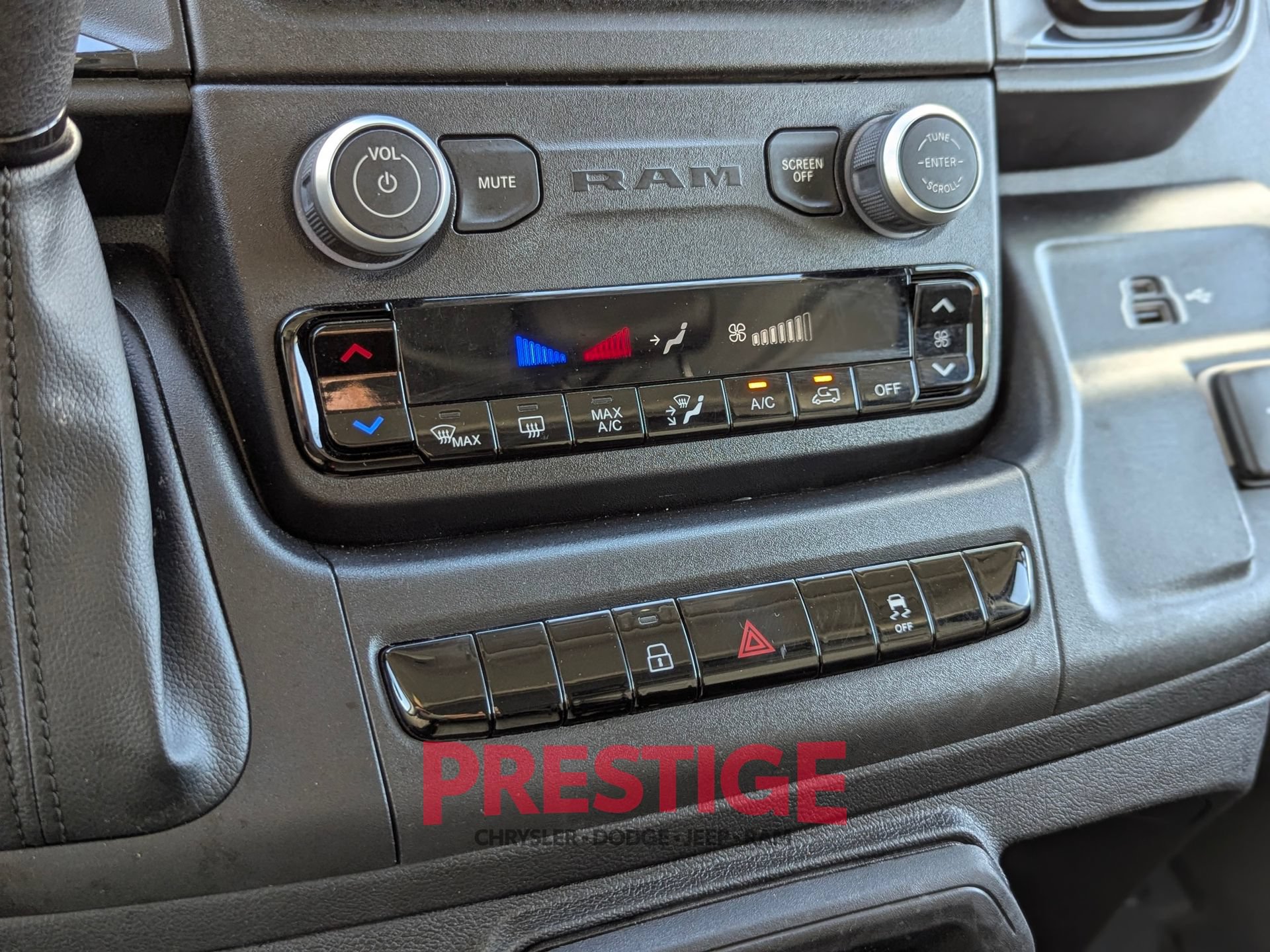 Used 2025 RAM ProMaster 2500 w/ Convenience Group FWD image 24