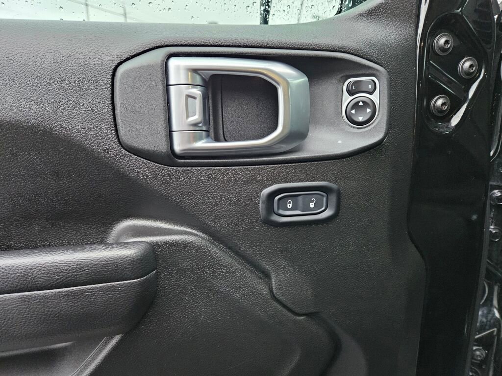 Used 2024 Jeep Wrangler Unlimited image 18