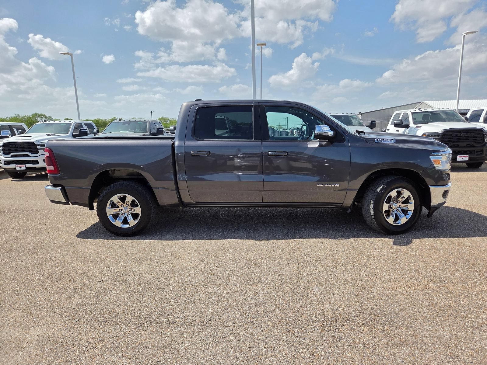 Used 2024 RAM 1500 Laramie AWD/4WD image 10