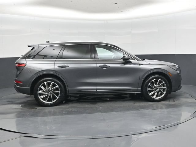 Used 2022 Lincoln Corsair Grand Touring AWD/4WD image 2