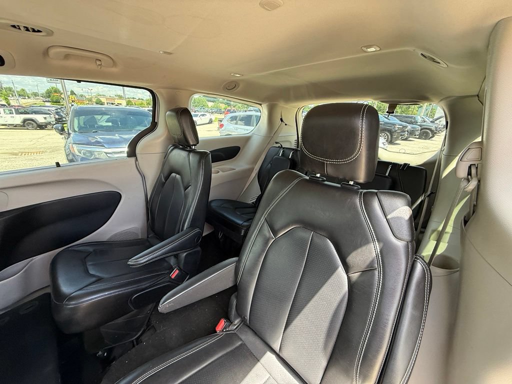 Used 2023 Chrysler Pacifica Touring-L FWD image 24