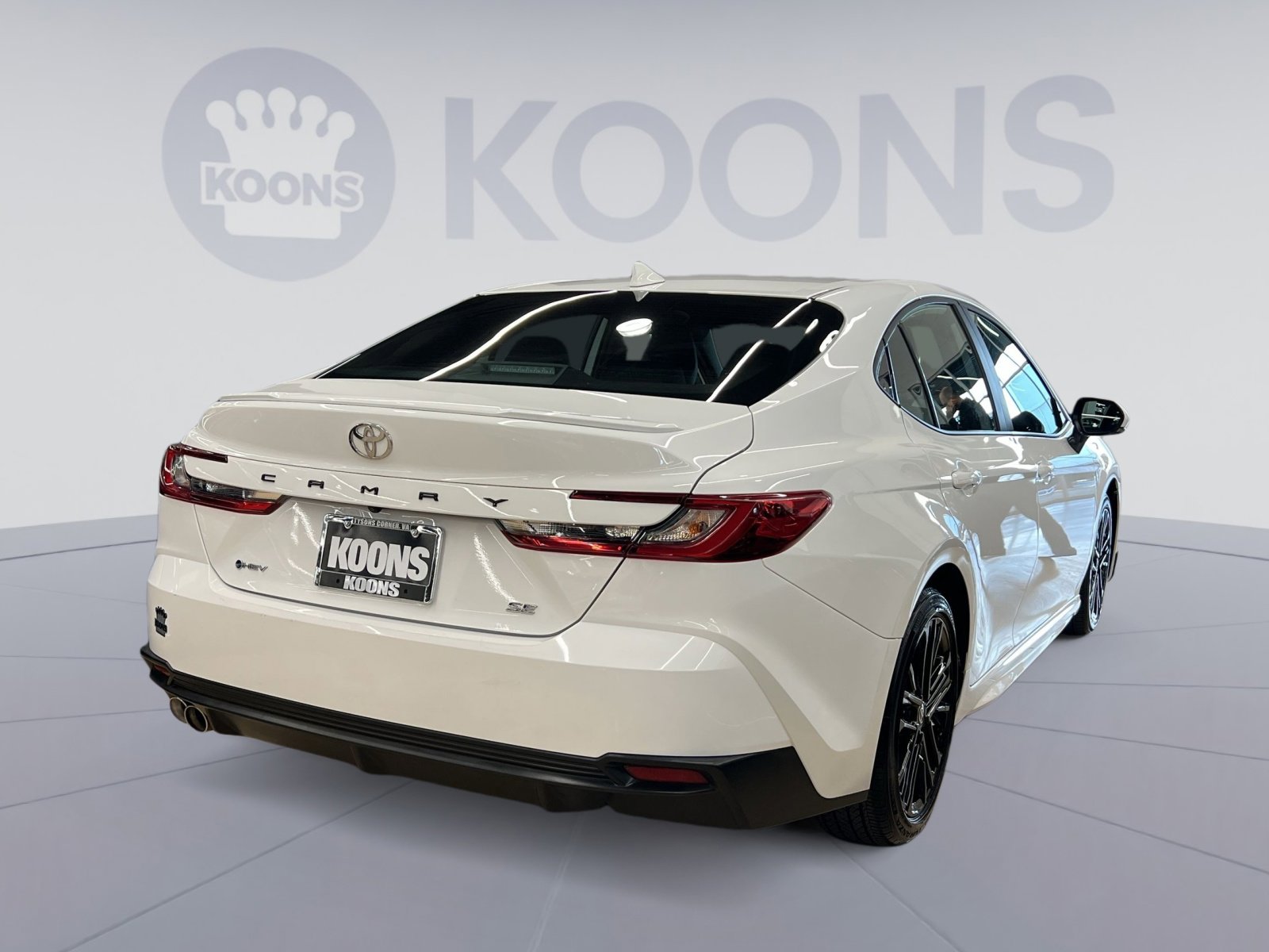 Used 2025 Toyota Camry SE image 5