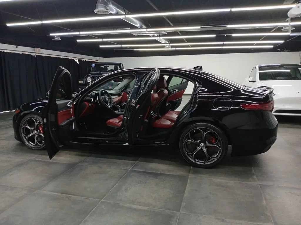Used 2019 Alfa Romeo Giulia Ti Sport w/ Quick Order Package 22U Sport RWD image 32