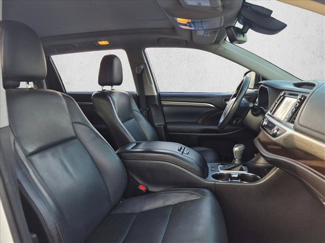 Used 2017 Toyota Highlander Limited Platinum FWD image 19