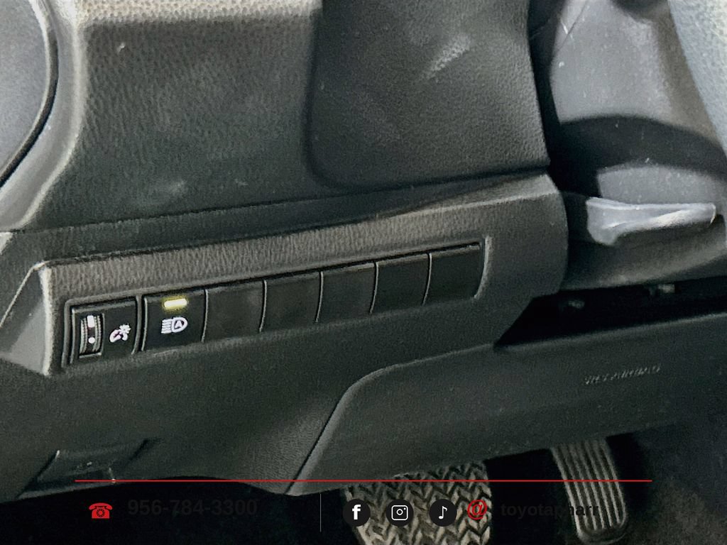 Used 2025 Toyota Corolla LE FWD image 9