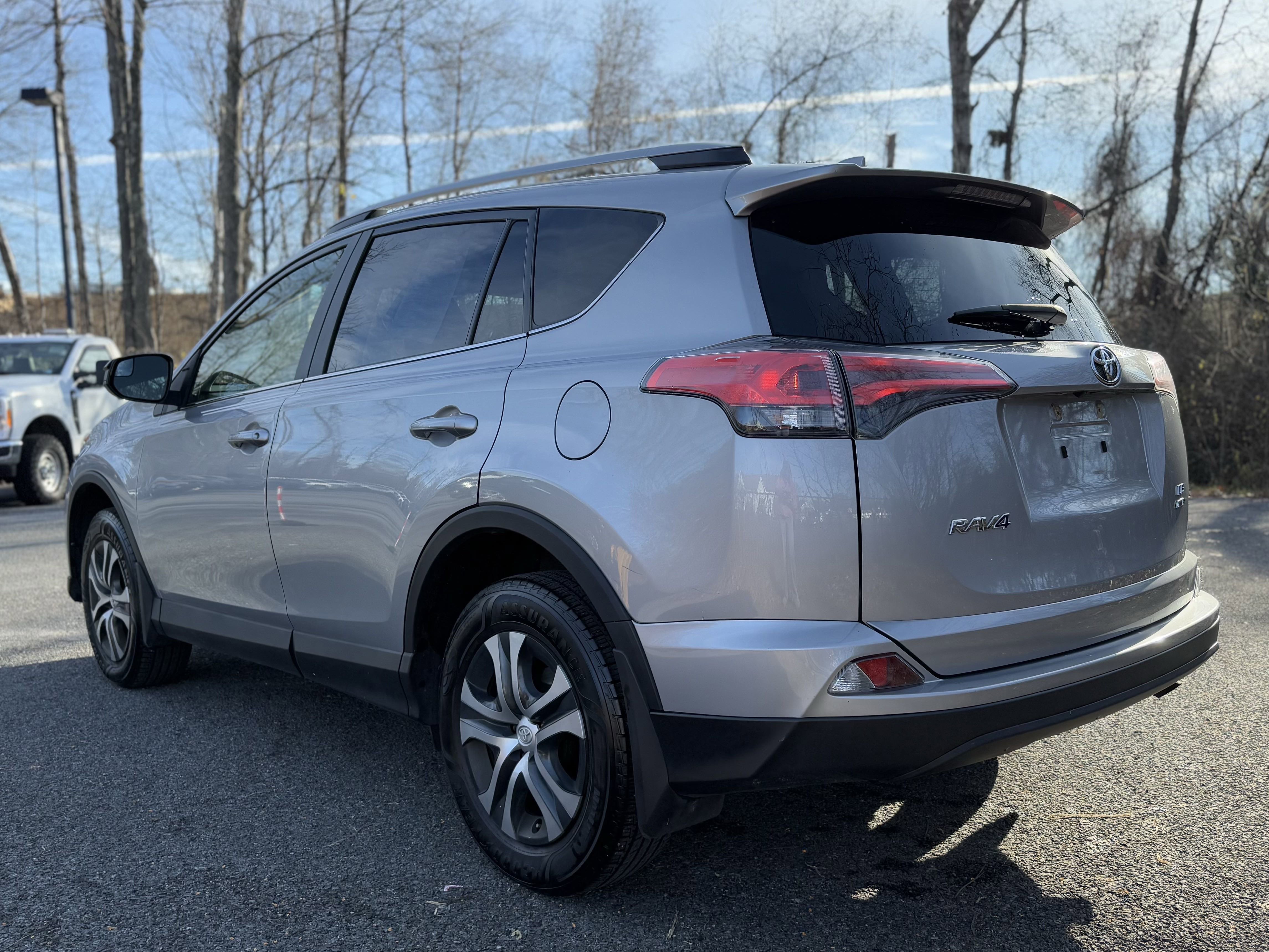 Used 2018 Toyota RAV4 LE image 7