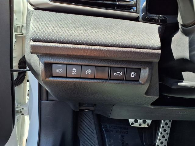 Used 2025 Toyota Camry SE image 13