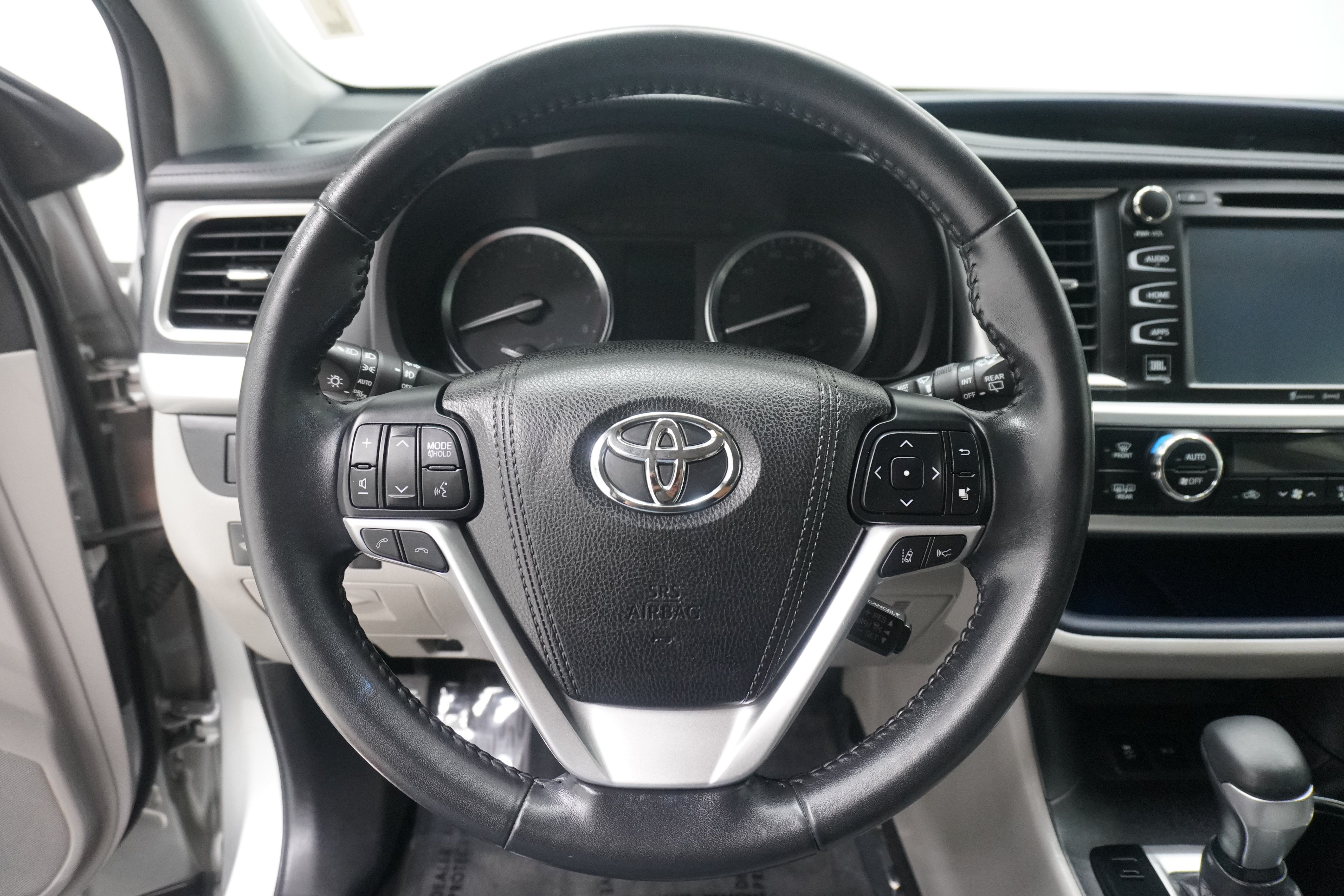 Used 2018 Toyota Highlander Limited FWD image 19