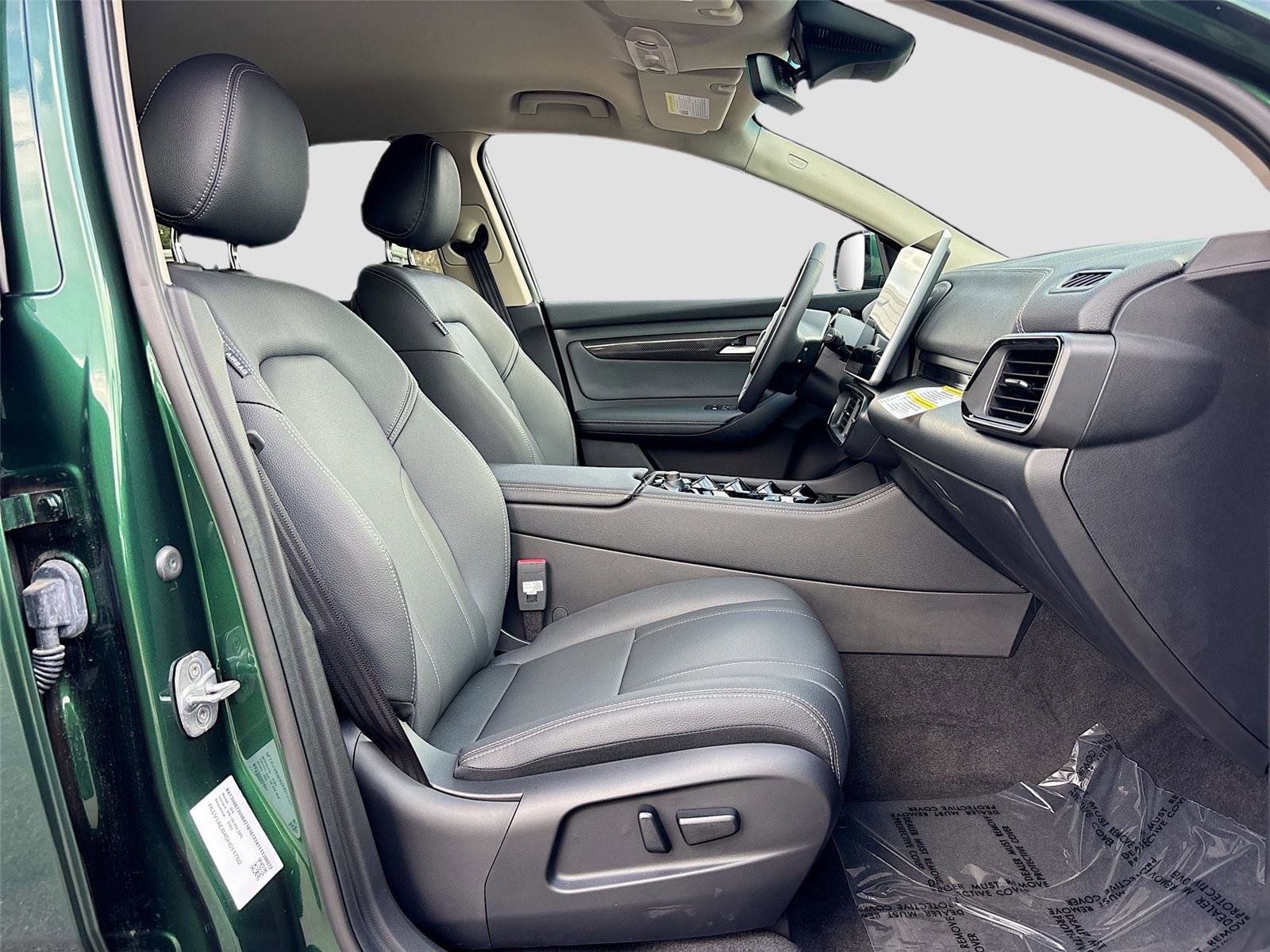 New 2025 VinFast VF 8 Eco image 28