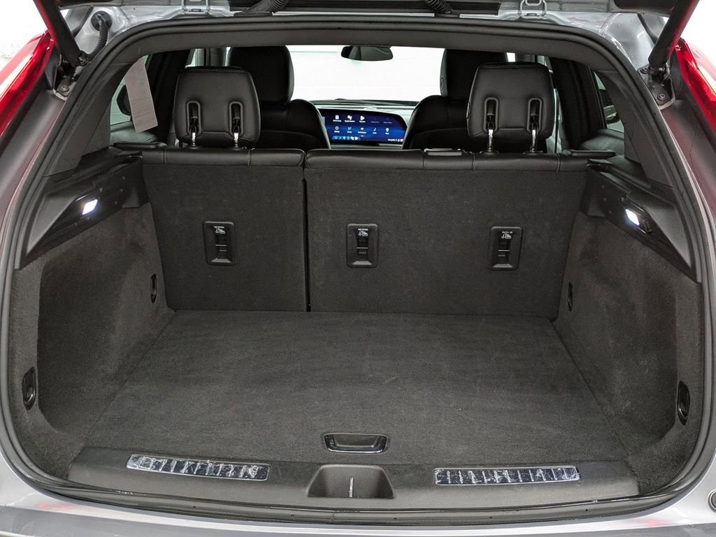 Used 2024 Cadillac XT4 Premium Luxury image 10