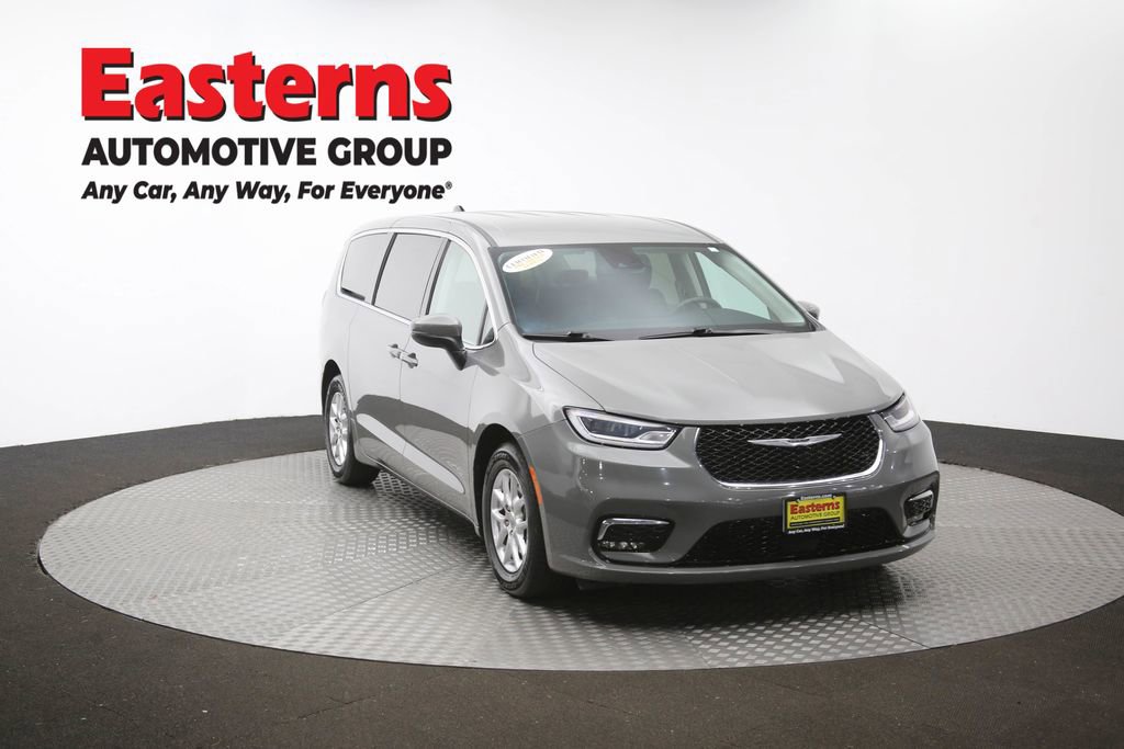 Used 2023 Chrysler Pacifica Touring-L FWD image 51
