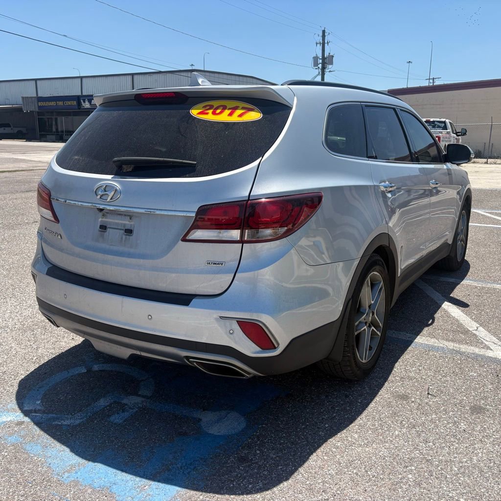 Used 2017 Hyundai Santa Fe SE image 3